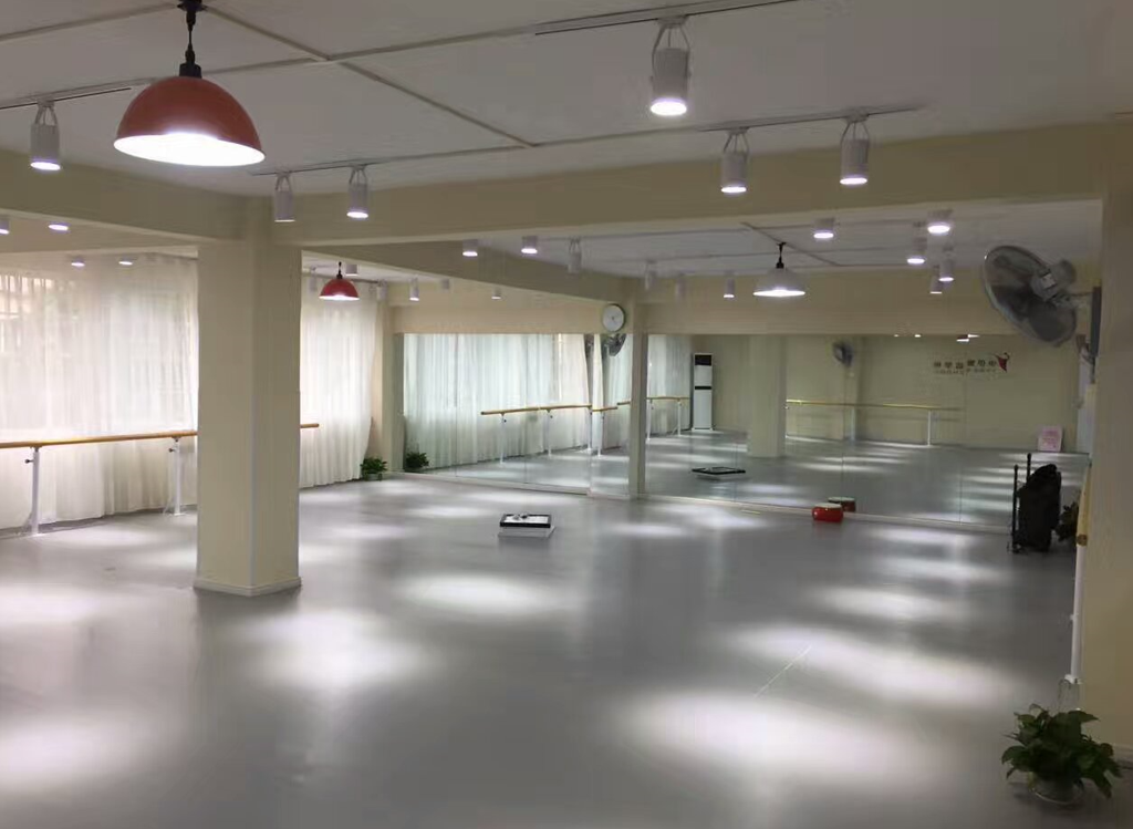 舞蹈運(yùn)動(dòng)地膠，讓你能夠輕松自在的在線連麥PK【騰方PVC地板】